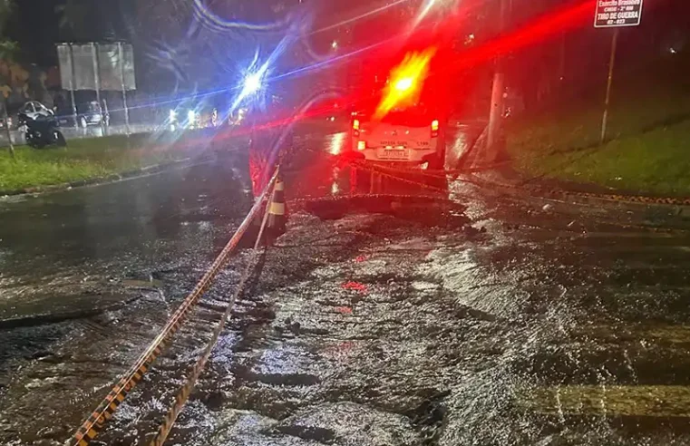 Após temporal, acesso à Avenida Jacareí é interditado em Mogi Mirim