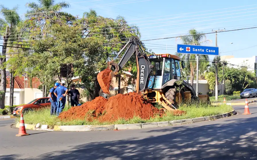 Nova adutora na Avenida Brasília deve reforçar abastecimento da zona sul de Mogi Mirim