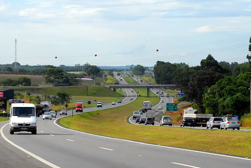 Feriado do Trabalhador deve levar mais de 526 mil veículos para as rodovias da região