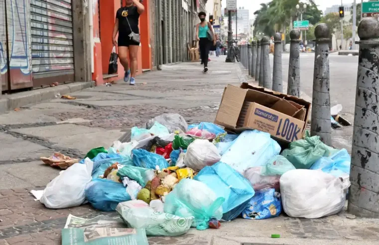 Deputados aprovam multa para quem descartar lixo em vias públicas; projeto vai para o Senado