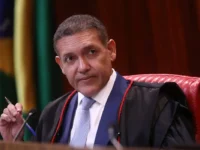 Nunes Marques toma posse na presidência do TSE; Mendonça será vice