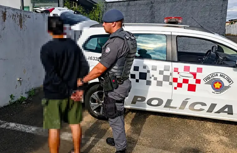 Homem é detido após arremessar bicicleta contra policial, em Itapira