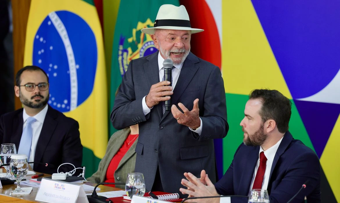 Governo anuncia novo Desenrola Brasil, para quem ganha até R$ 8,1 mil