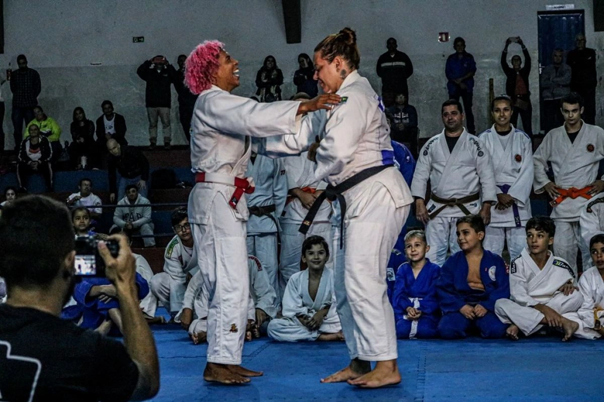 Itapira recebeu aula aberta de judô com a campeã olímpica Rafaela Silva