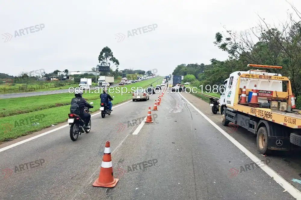 Mulher morre atropelada por carreta após acidente na SP-340, em Mogi Mirim