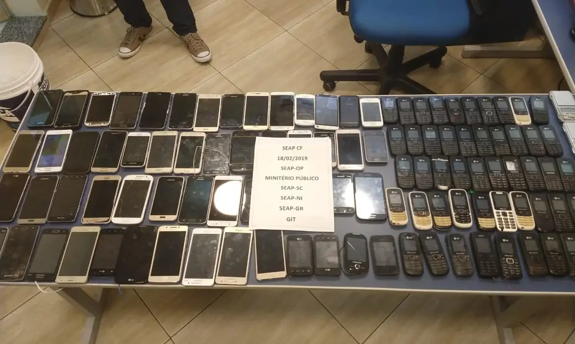 Governo cria banco para reunir dados de celulares roubados
