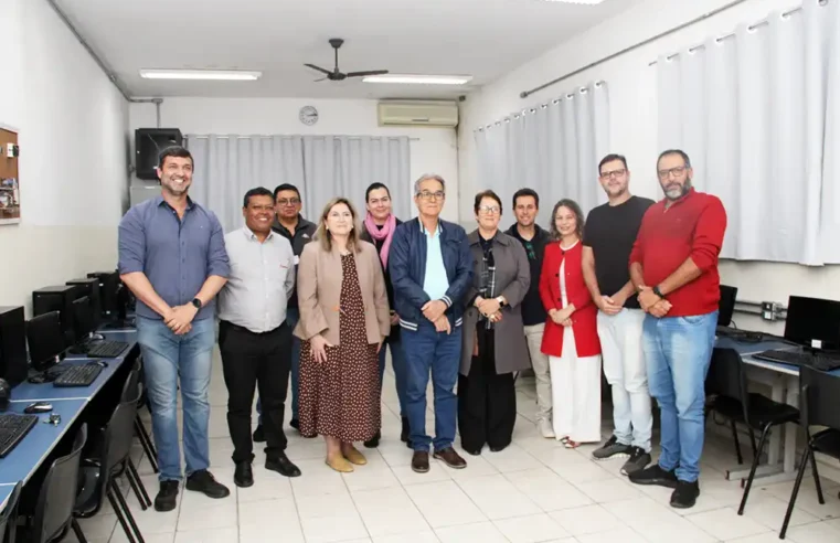 Escola da rede municipal recebe cadeiras doadas pela Cortag