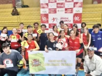 ‘Maio Amarelo’ desenvolveu atividades com crianças de projeto social que ensina voleibol 