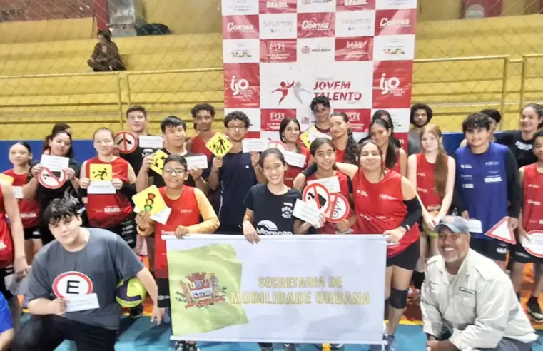 ‘Maio Amarelo’ desenvolveu atividades com crianças de projeto social que ensina voleibol 