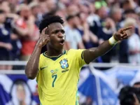 Vini Jr. brilha e Brasil se classifica em 1º com 3 a 0 sobre a Escócia