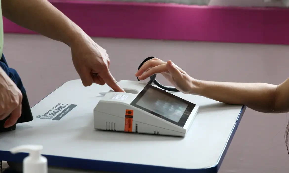 Eleitor sem cadastro da biometria não pode ser impedido de votar nas eleições deste ano