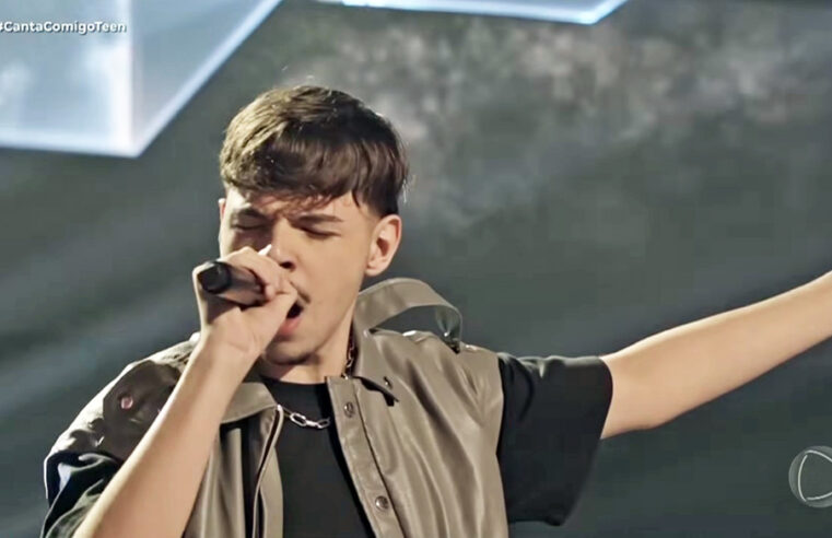 Mogimiriano Vitor Bertoline levanta os 100 jurados do Canta Comigo Teen; veja o vídeo