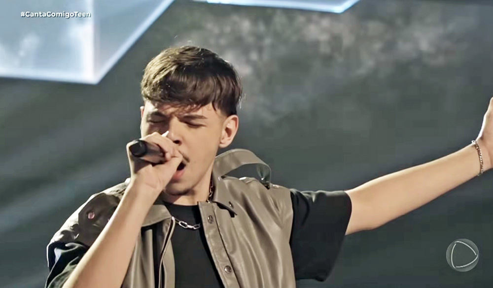 Mogimiriano Vitor Bertoline levanta os 100 jurados do Canta Comigo Teen; veja o vídeo
