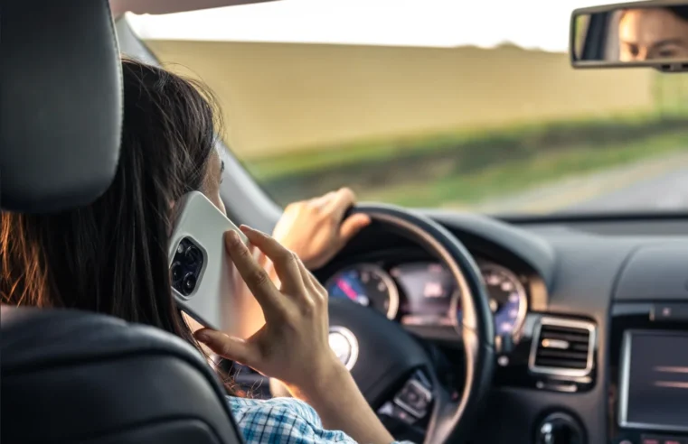 Usar celular ao volante pode gerar três tipos de multa; entenda