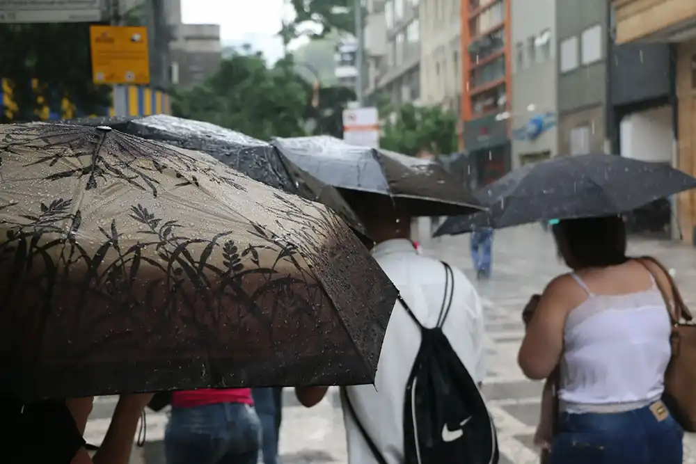 Defesa Civil alerta para chegada de frente fria com chuva e queda nas temperaturas