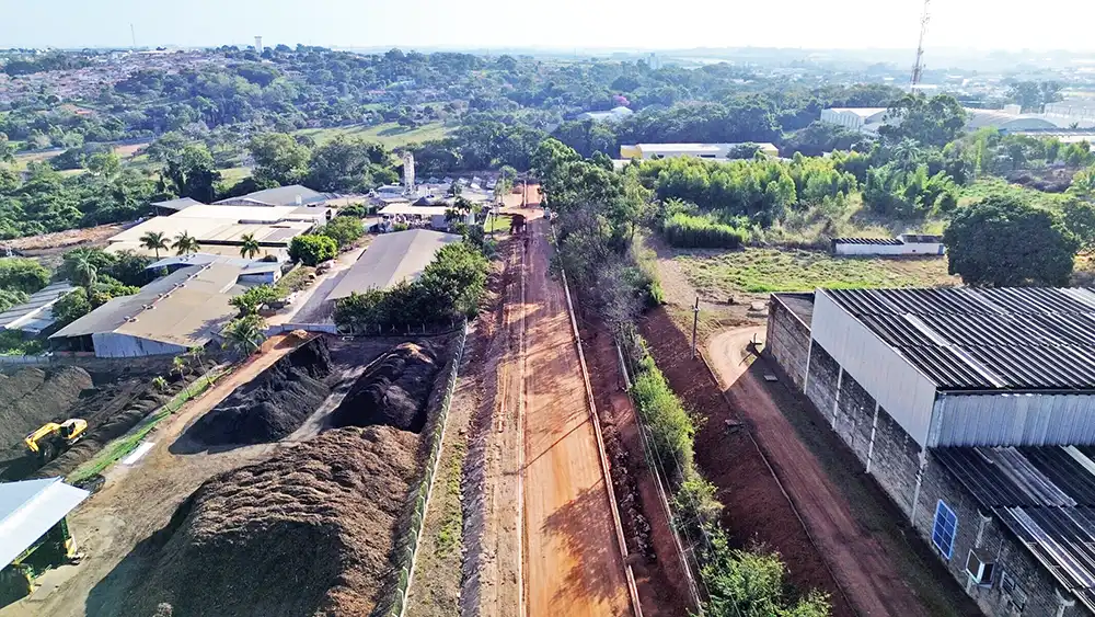 Distrito Industrial de Mogi Mirim recebe obras de pavimentação asfáltica