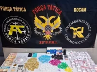 Casal que fazia entrega de drogas é preso com mais de 800 porções de cocaína e maconha