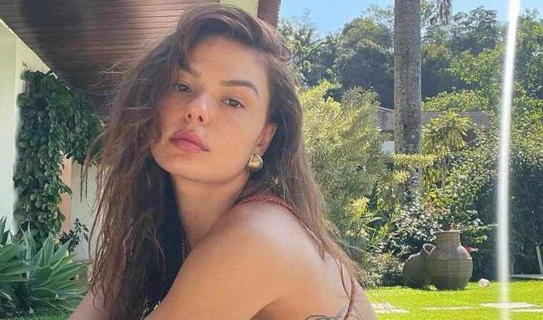 Izildinha Pilli │ Isis Valverde cogita voltar às novelas