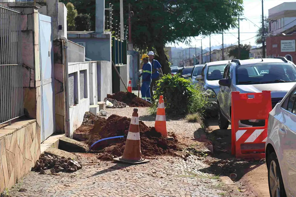 Obras de troca da rede de água avançam pelo Jardim Áurea, em Mogi Mirim