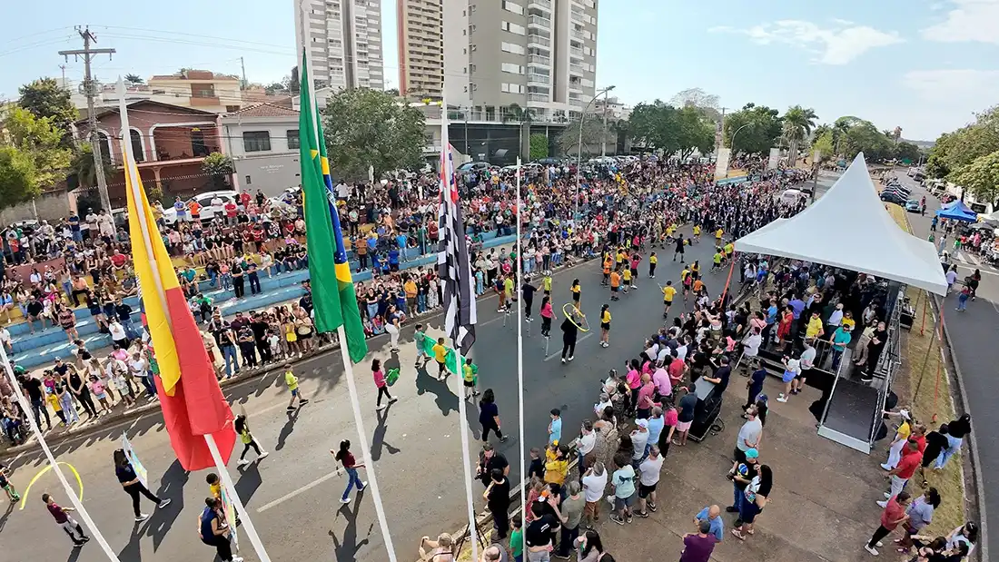 Mogi Guaçu realiza desfile de 7 de Setembro na Avenida dos Trabalhadores