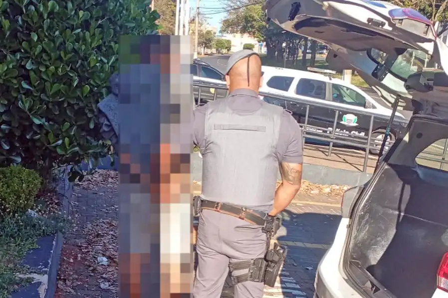Homem é preso em flagrante após agredir a mãe com socos no rosto, em Mogi Guaçu