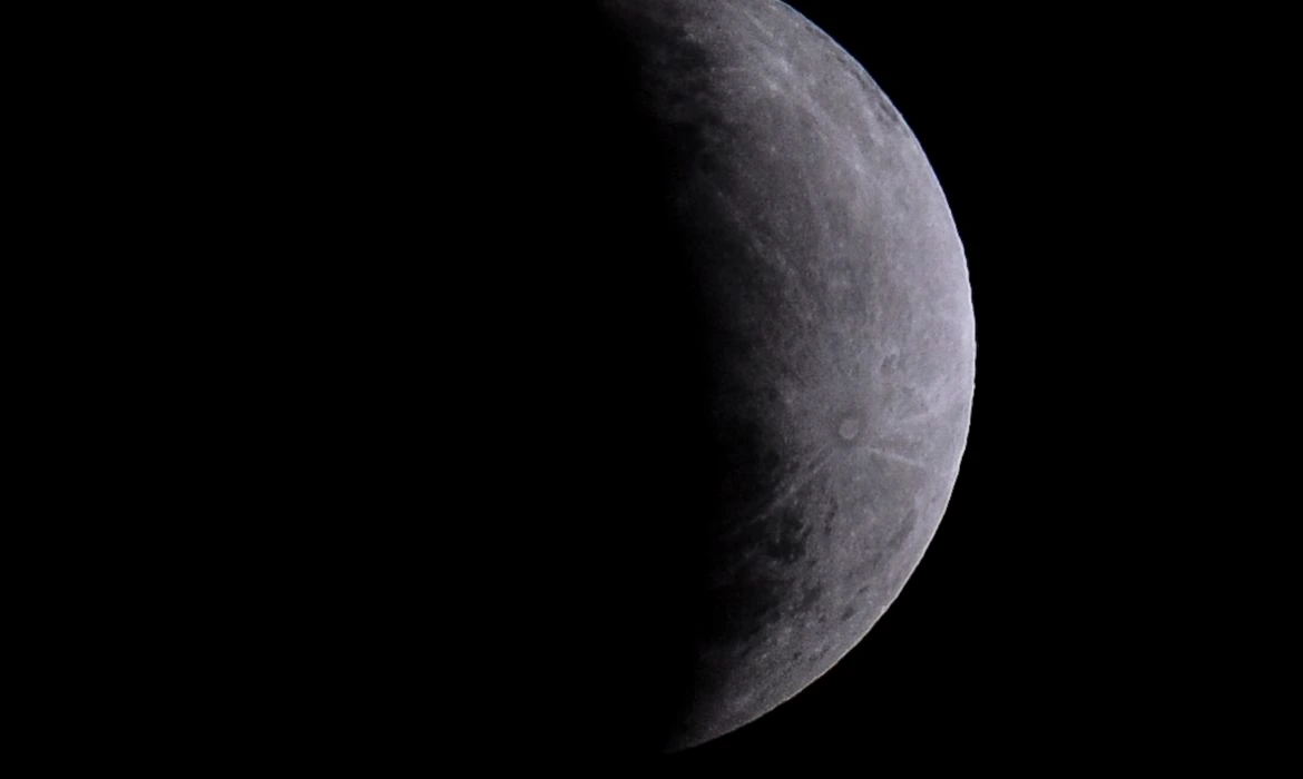 Eclipse parcial da Lua nesta quinta-feira poderá ser visto em todo o Brasil