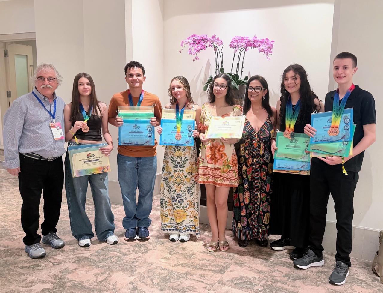 Alunos do Objetivo se destacam em provas internacionais de matemática