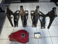 Quadros de motocicletas furtadas são desovados em área próxima à ferrovia em Mogi Guaçu