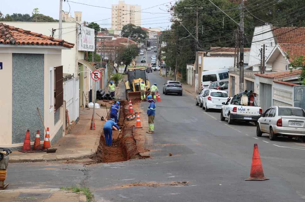 Em obras, Rua do Mirante permanece com trecho interditado durante o dia