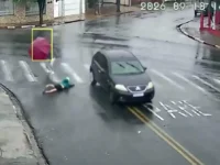 Criança é atropelada na faixa de pedestres, em Itapira; Polícia Civil identifica motorista