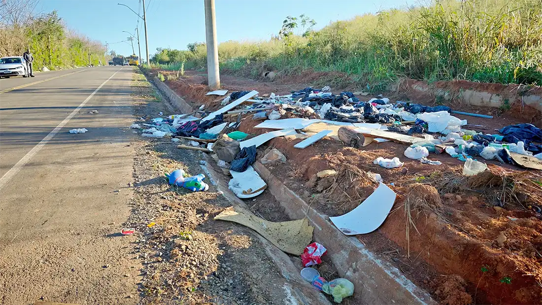 Mogi Guaçu aplica 66 multas por descarte irregular de lixo e entulho em 2026