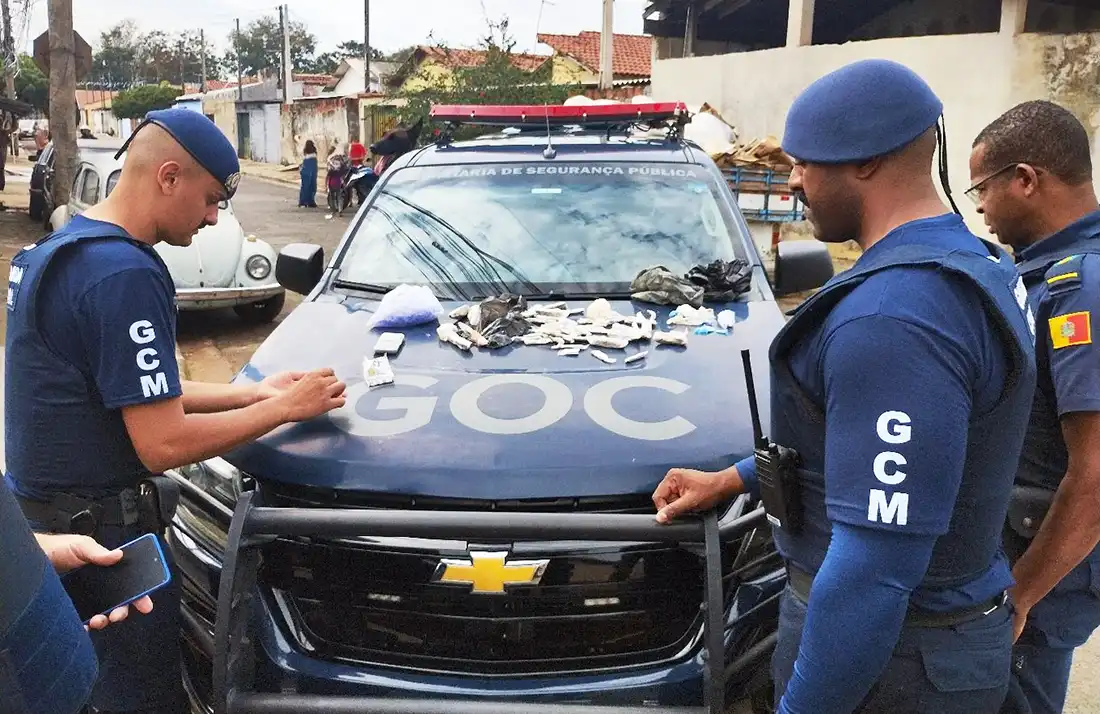 GCM apreende maconha, cocaína e crack no Santa Cecília, em Mogi Guaçu