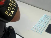 Adolescente é apreendido com 70 microtubos de cocaína em Mogi Guaçu