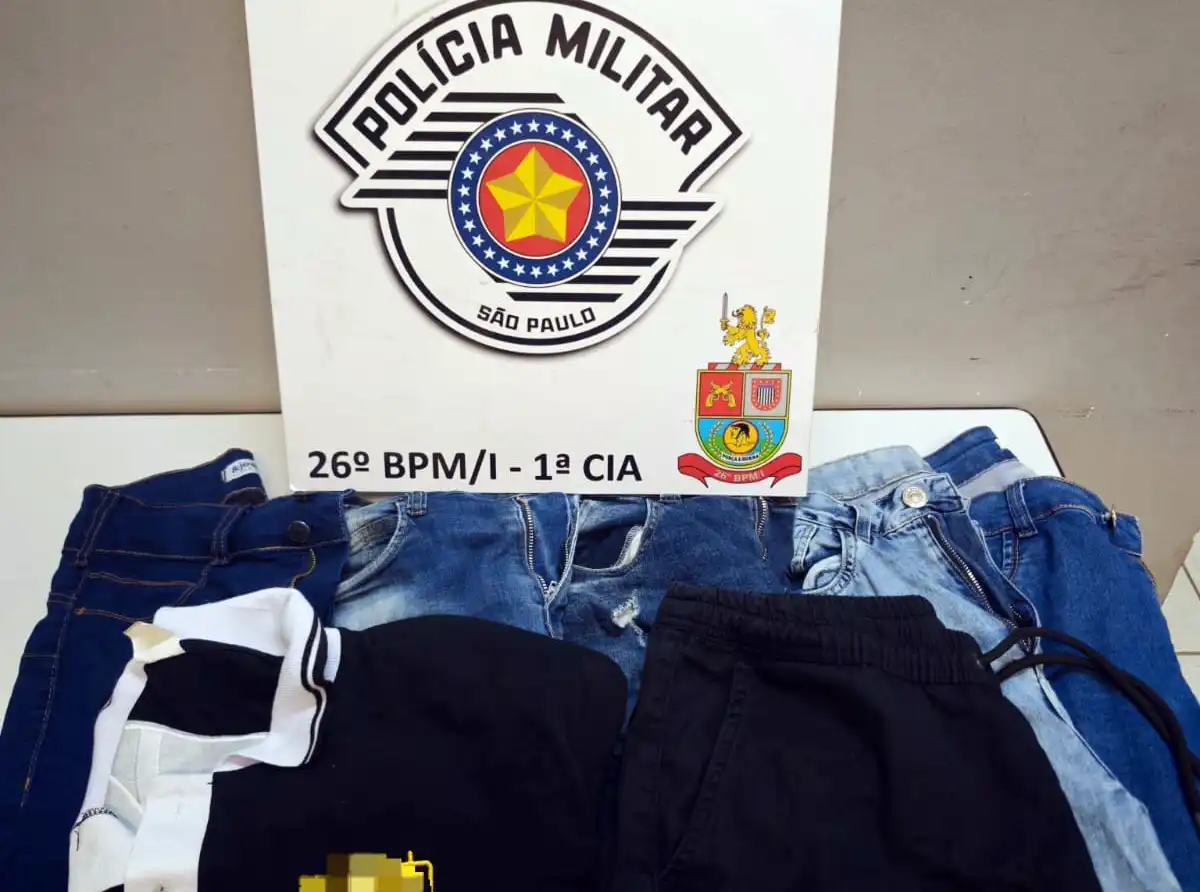 Homem é preso após furtar roupas de varal e se esconder em telhado, em Mogi Guaçu